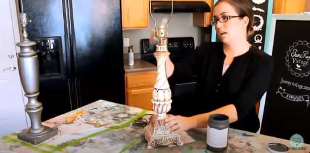 How to spray a glossy ceramic lamp